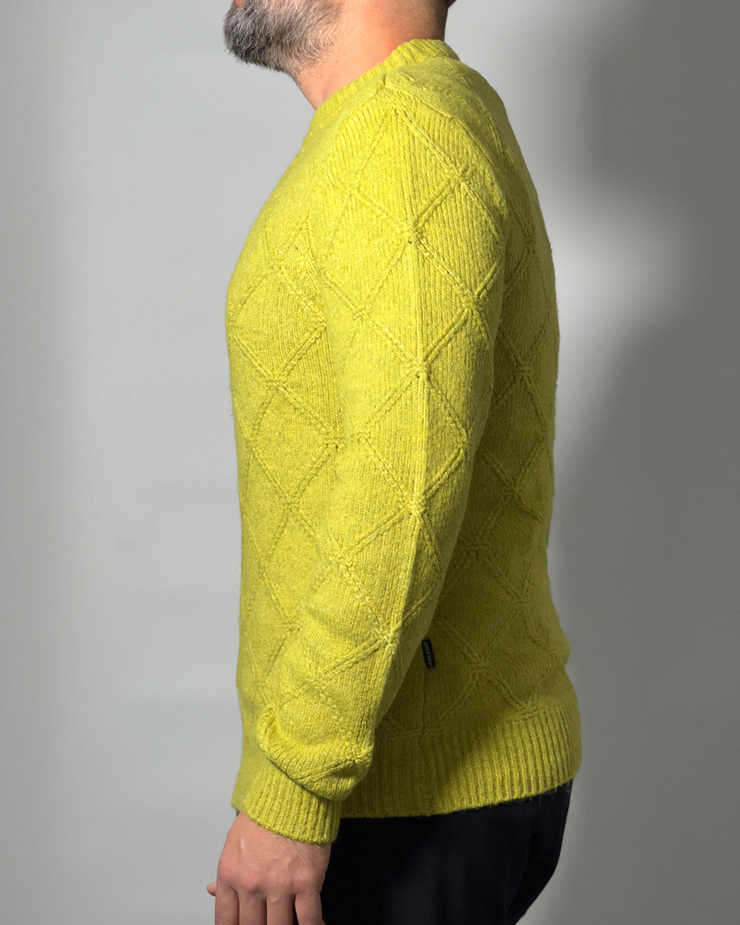 Maglione BLEND Giallo con Lavorazione a Rombi – Stile Moderno e Comfort Invernale