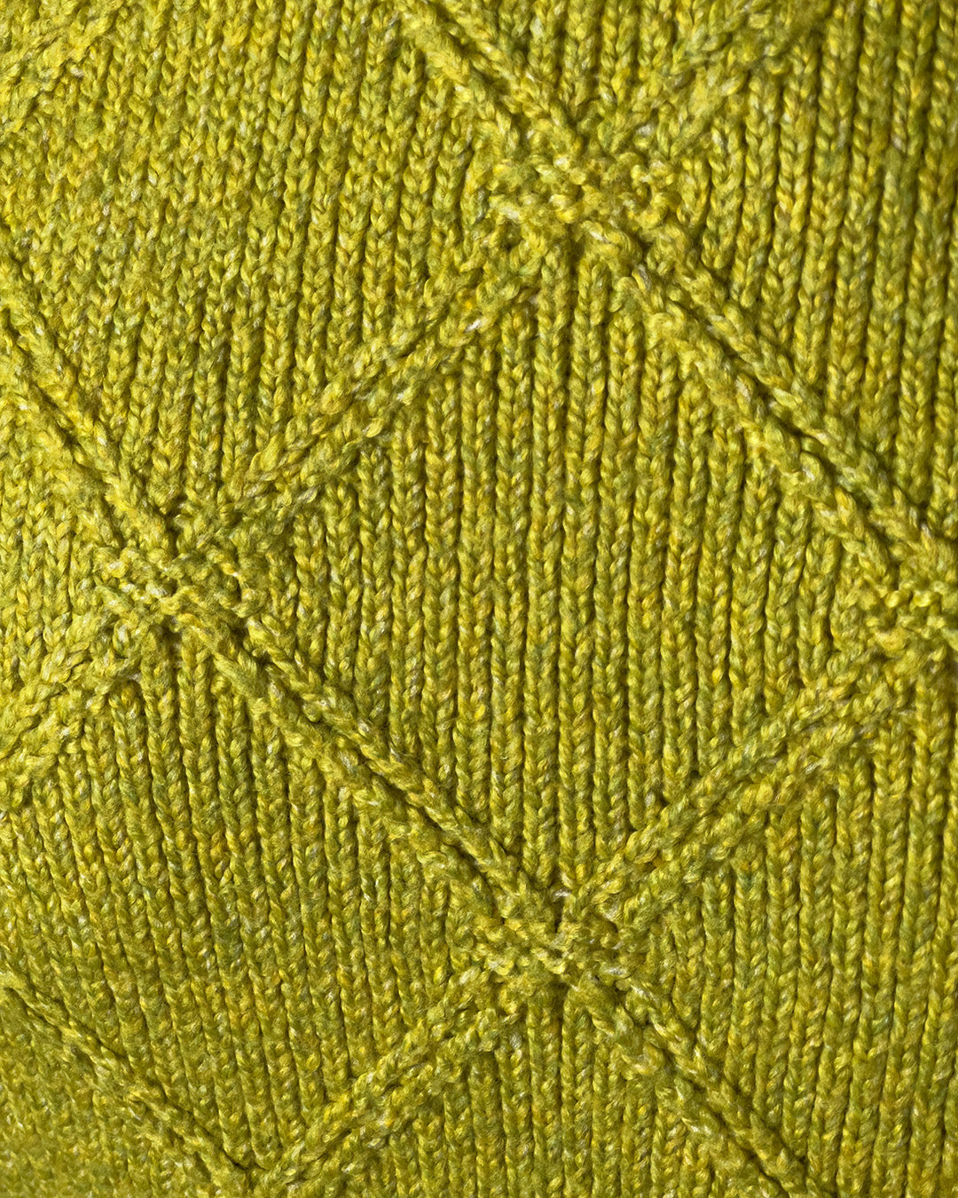 Maglione BLEND Giallo con Lavorazione a Rombi – Stile Moderno e Comfort Invernale