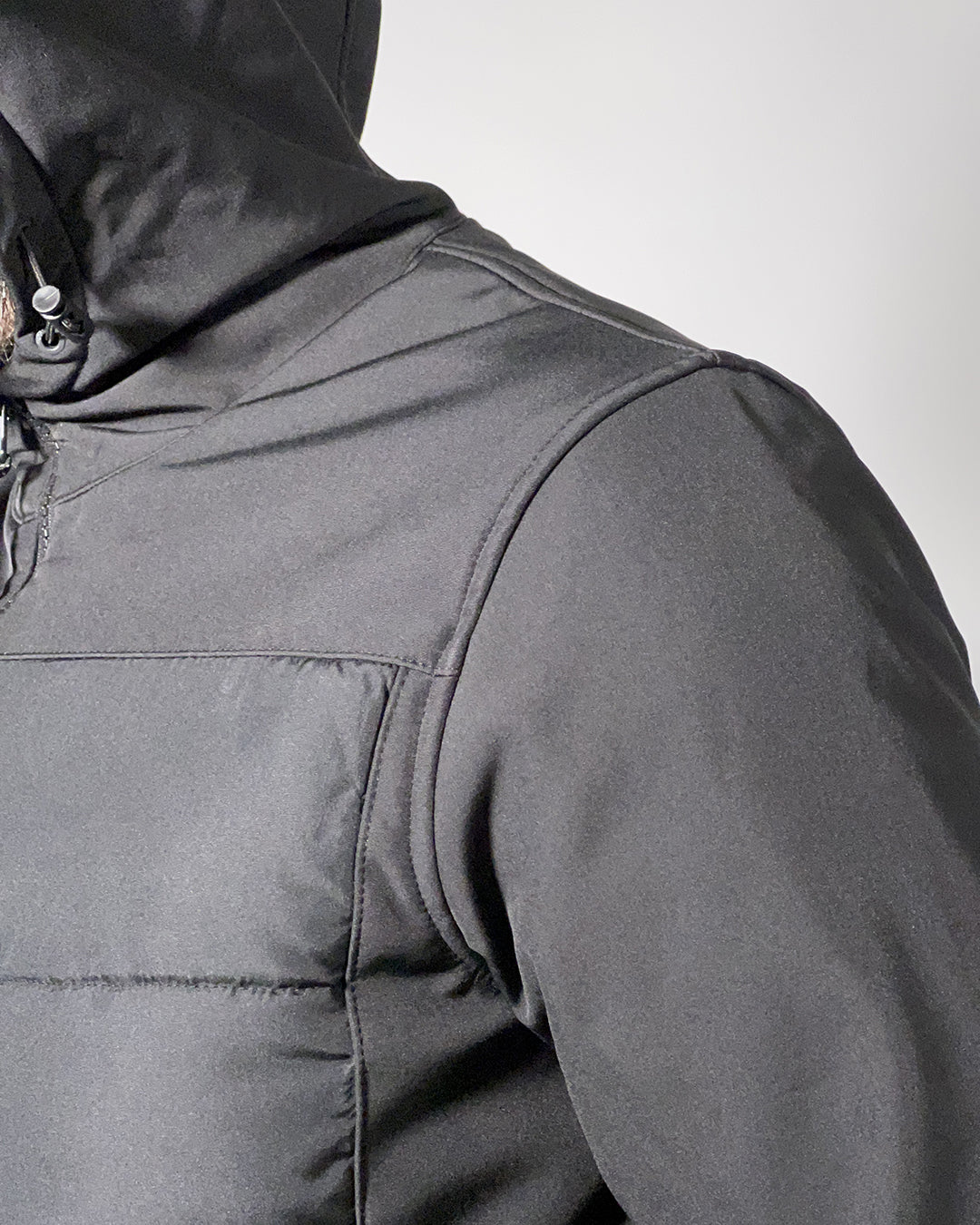 Giacca Uomo Blend Nera con Cappuccio – Imbottita Leggera e Antivento