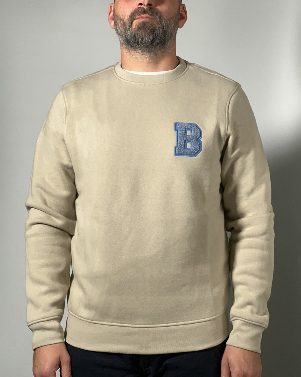 Felpa Uomo Blend Beige con Logo “B” Ricamato – Stile Casual