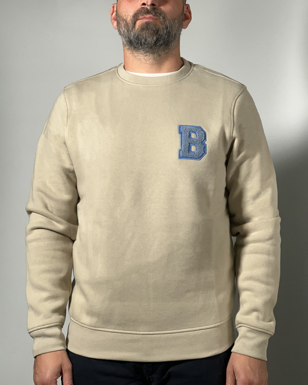 Felpa Uomo Blend Beige con Logo “B” Ricamato – Stile Casual