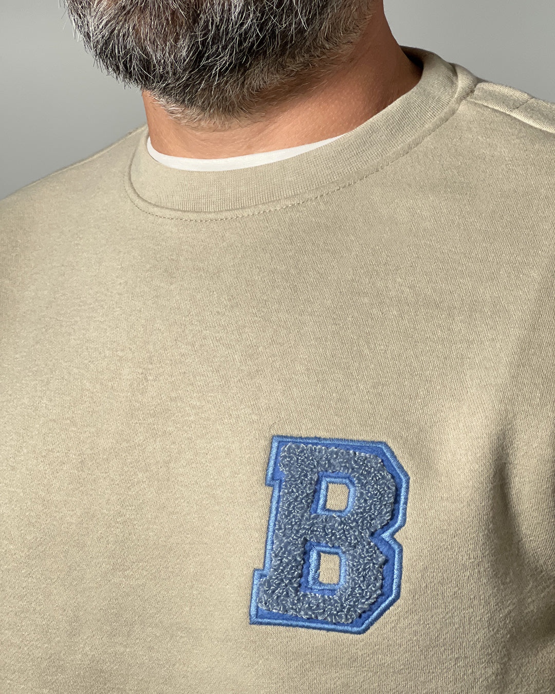 Felpa Uomo Blend Beige con Logo “B” Ricamato – Stile Casual