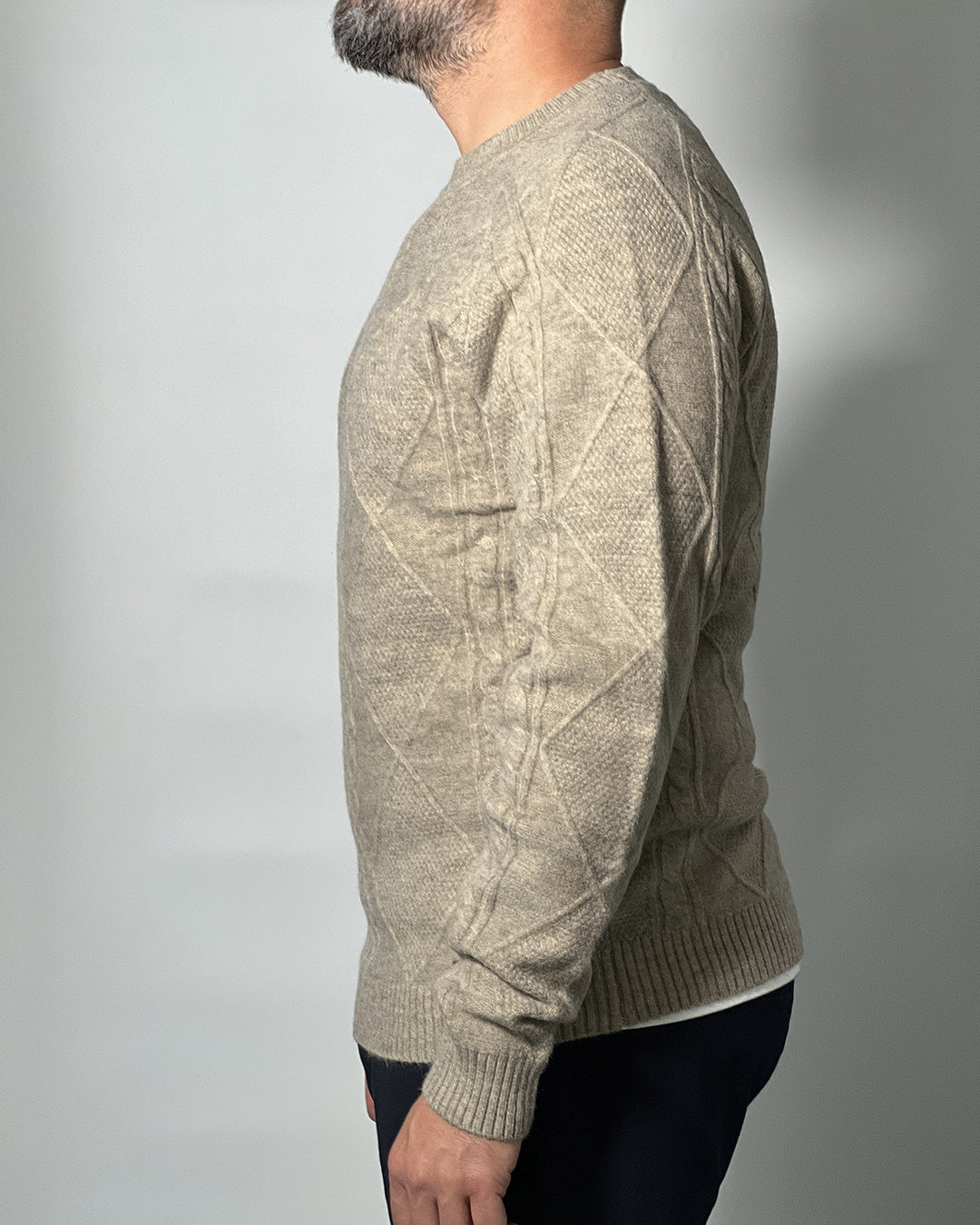 Maglione IN MY HOOD Beige a Treccia – Eleganza Classica e Calore Naturale