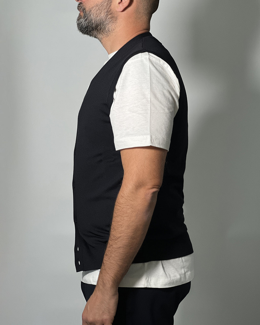 Gilet Uomo MORO – Maglia Smanicata con Bottoni