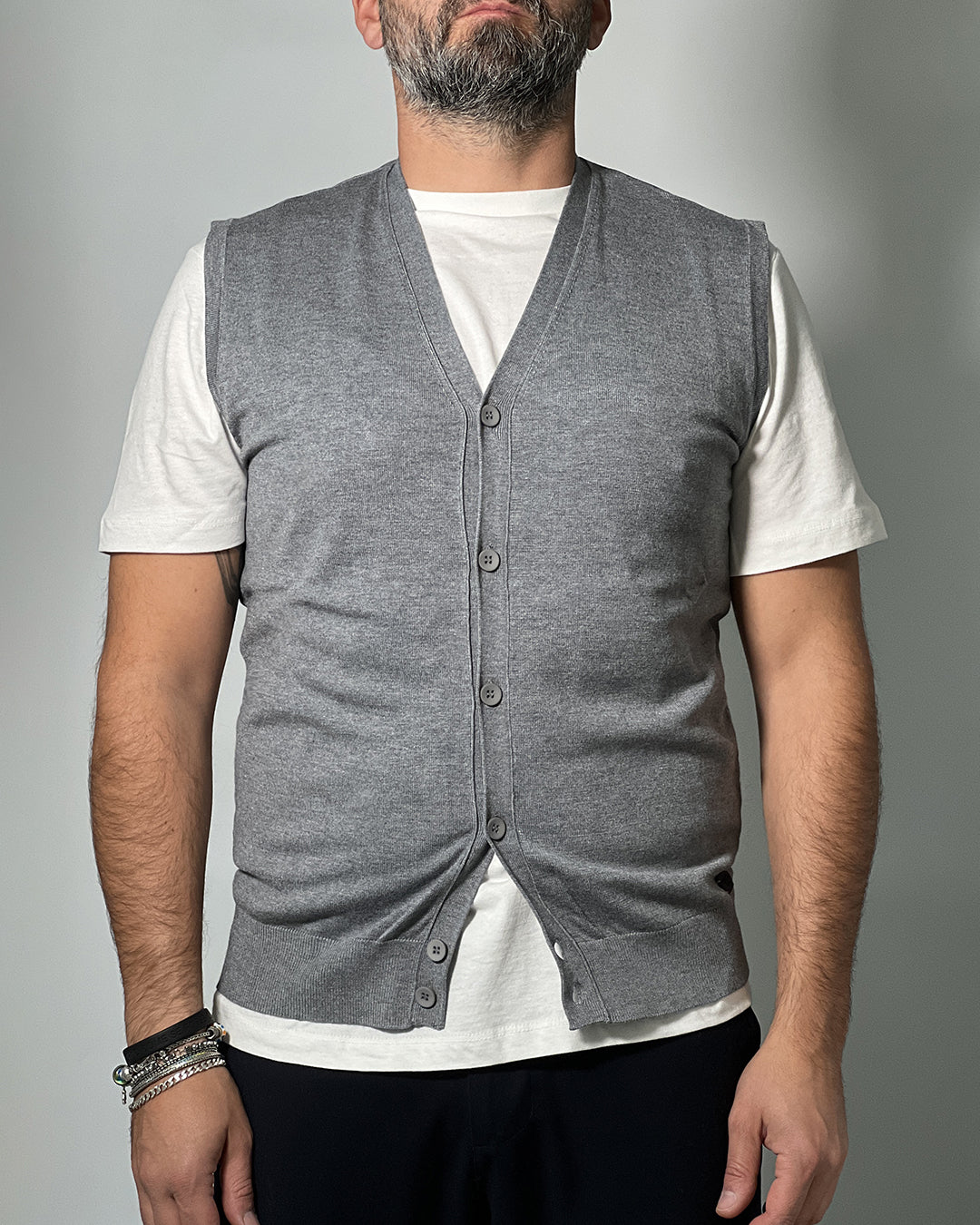 Gilet Uomo MORO – Maglia Smanicata con Bottoni