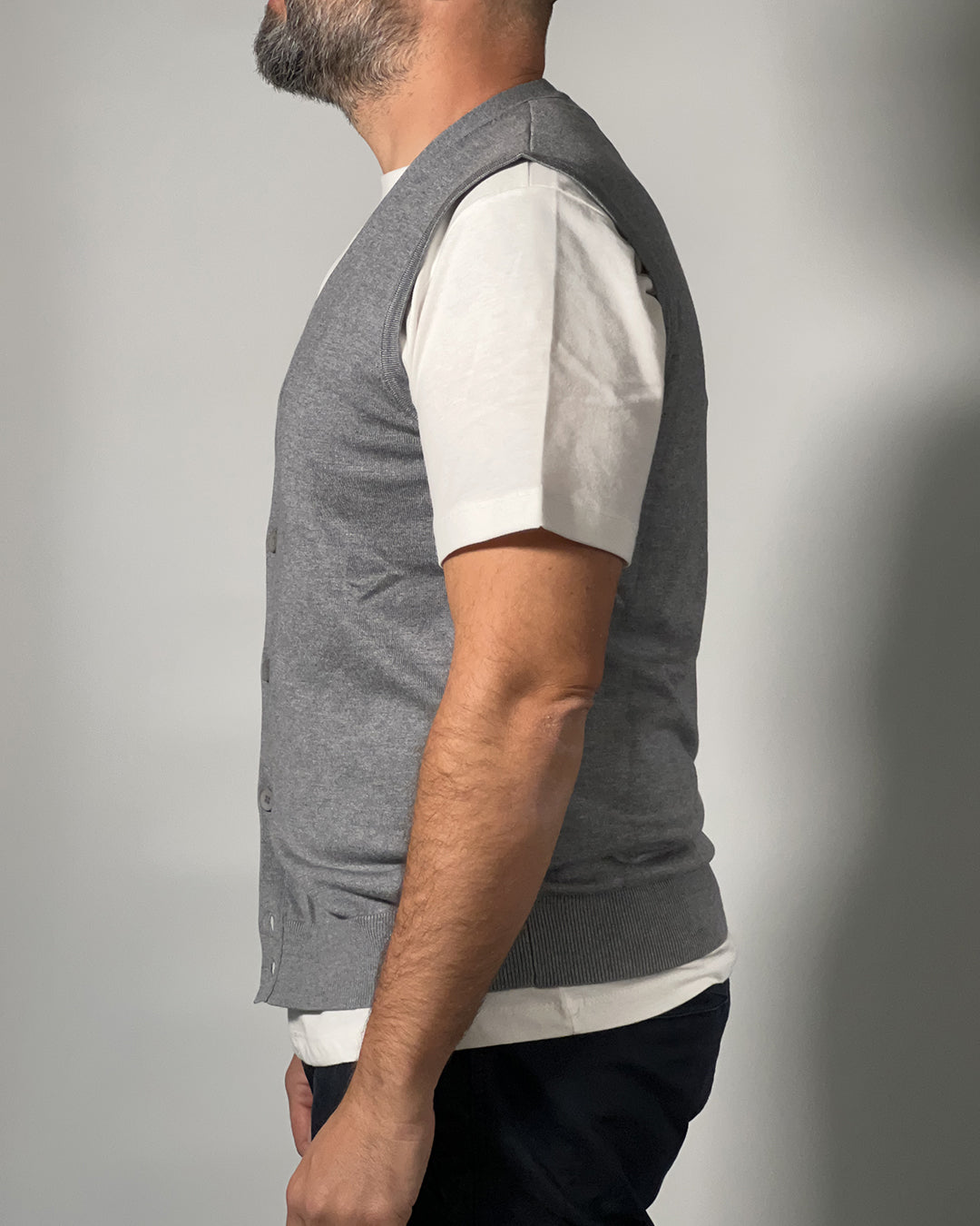 Gilet Uomo MORO – Maglia Smanicata con Bottoni