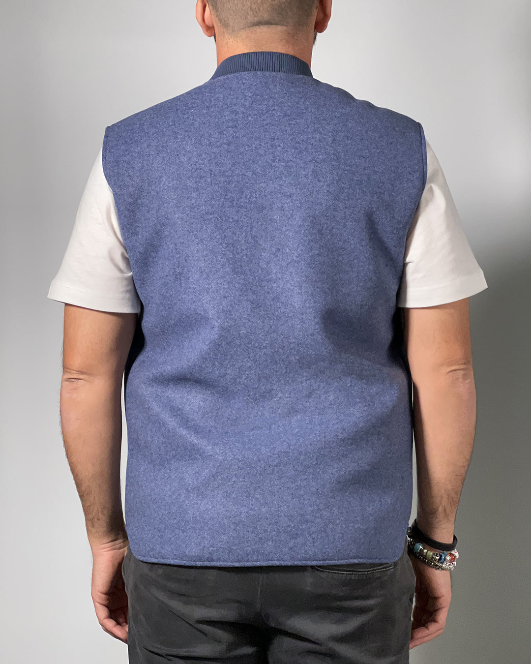 Giubbotto Smanicato Reversibile OVER/D – Due Stili in Uno