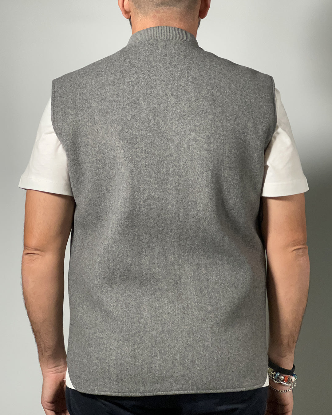 Giubbotto Smanicato Reversibile OVER/D – Due Stili in Uno