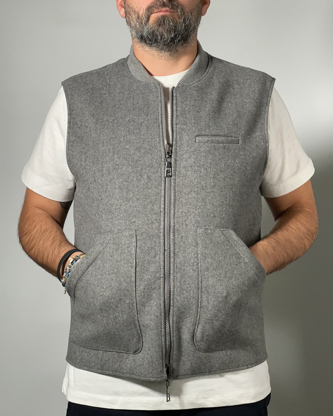 Giubbotto Smanicato Reversibile OVER/D – Due Stili in Uno