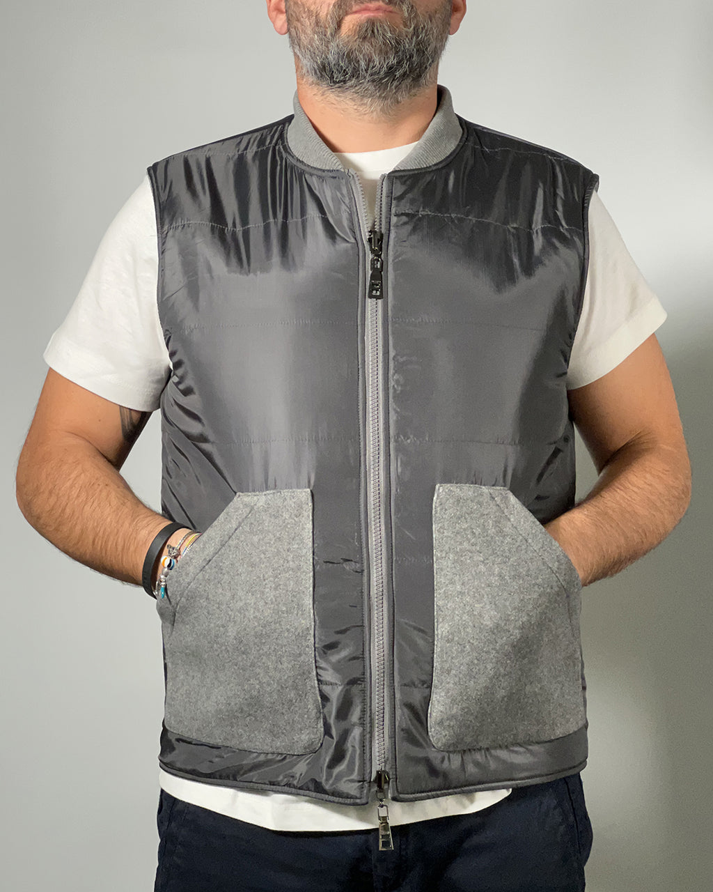 Giubbotto Smanicato Reversibile OVER/D – Due Stili in Uno
