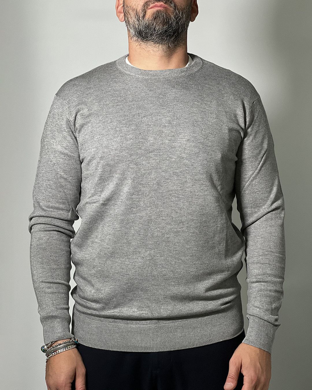 Maglione OVER/D Girocollo Regular – Stile Minimal e Comfort per un Look Moderno
