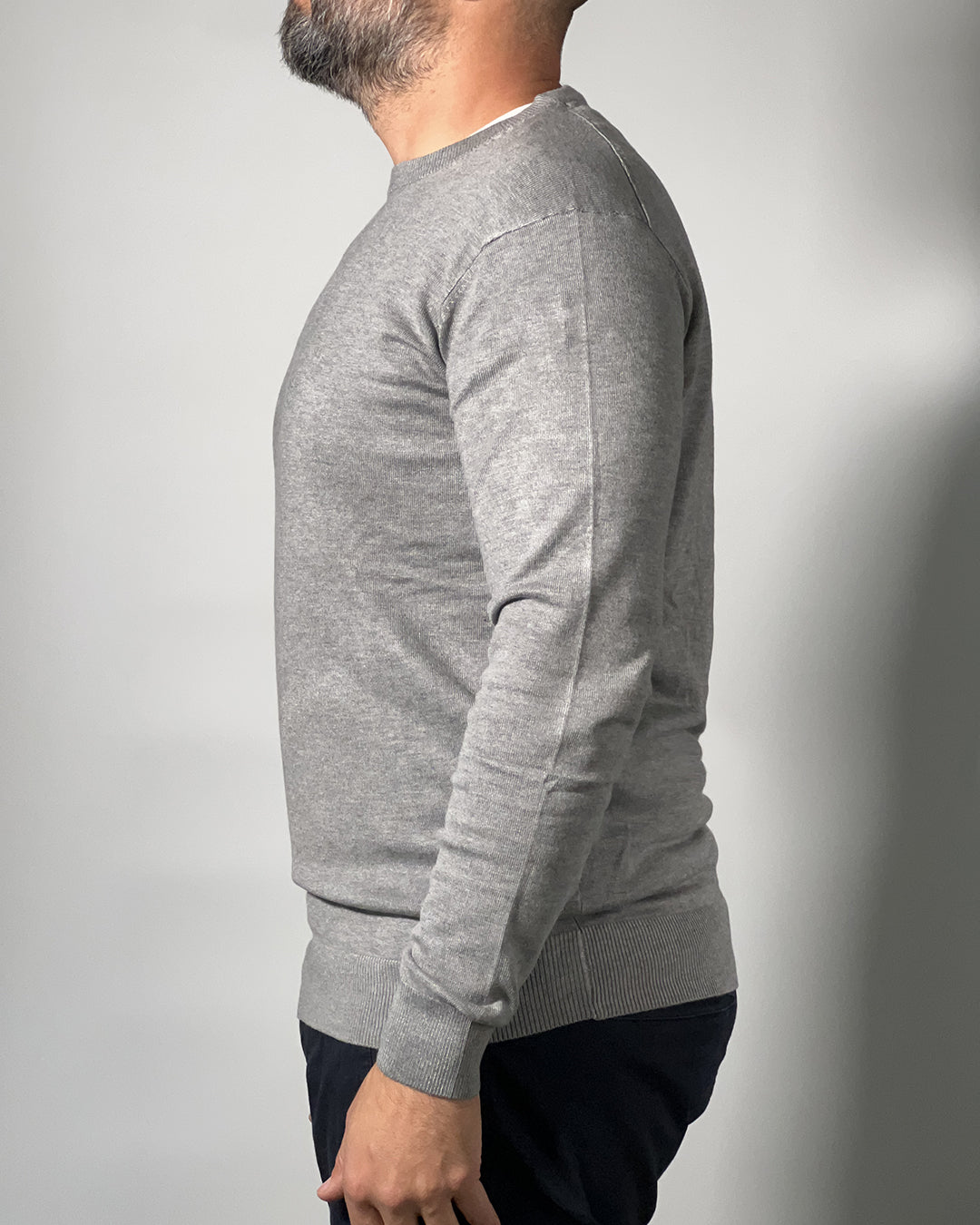 Maglione OVER/D Girocollo Regular – Stile Minimal e Comfort per un Look Moderno