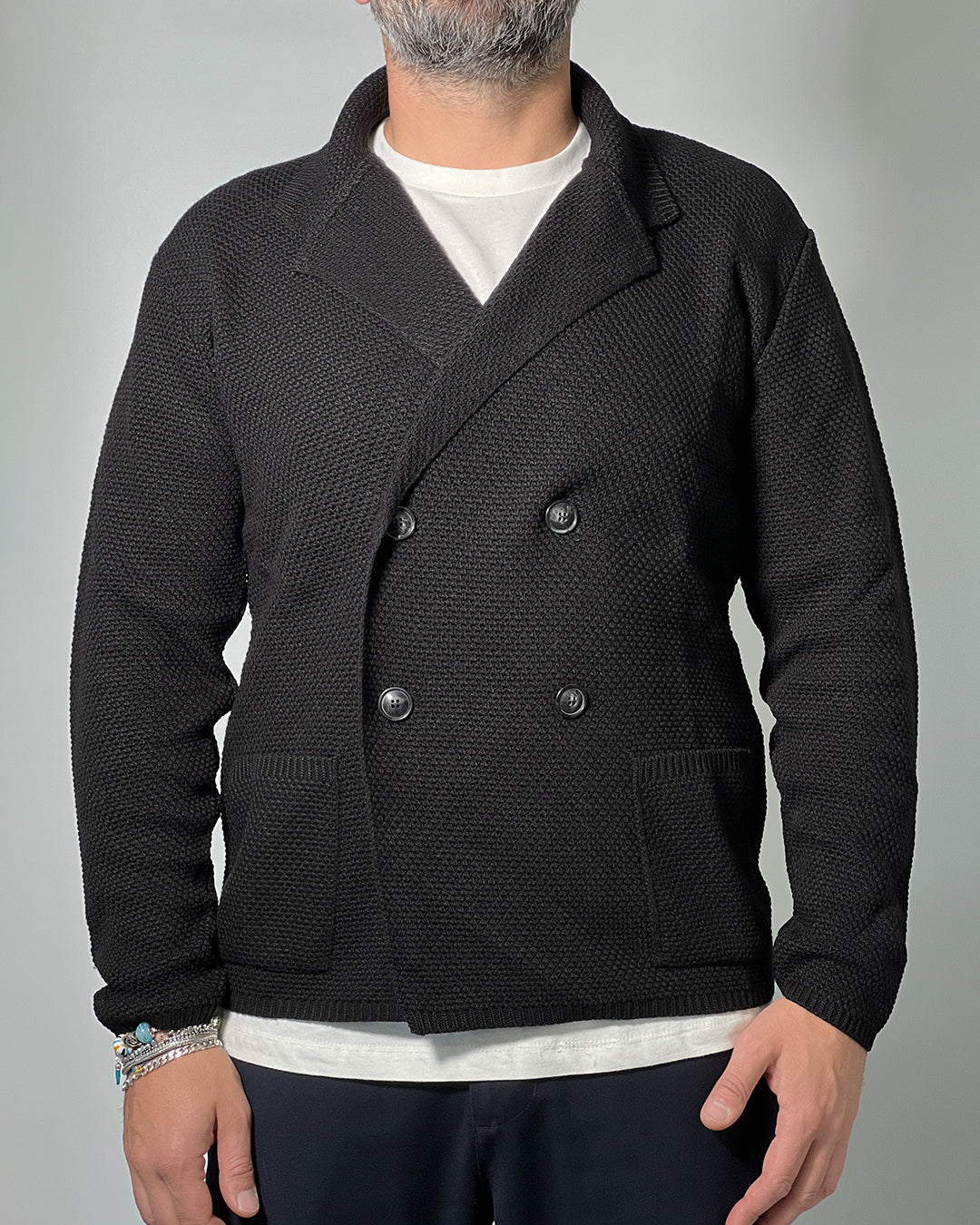 Giacca Cardigan Doppio Petto OVER/D Nera – Eleganza e Comfort in Stile Contemporaneo