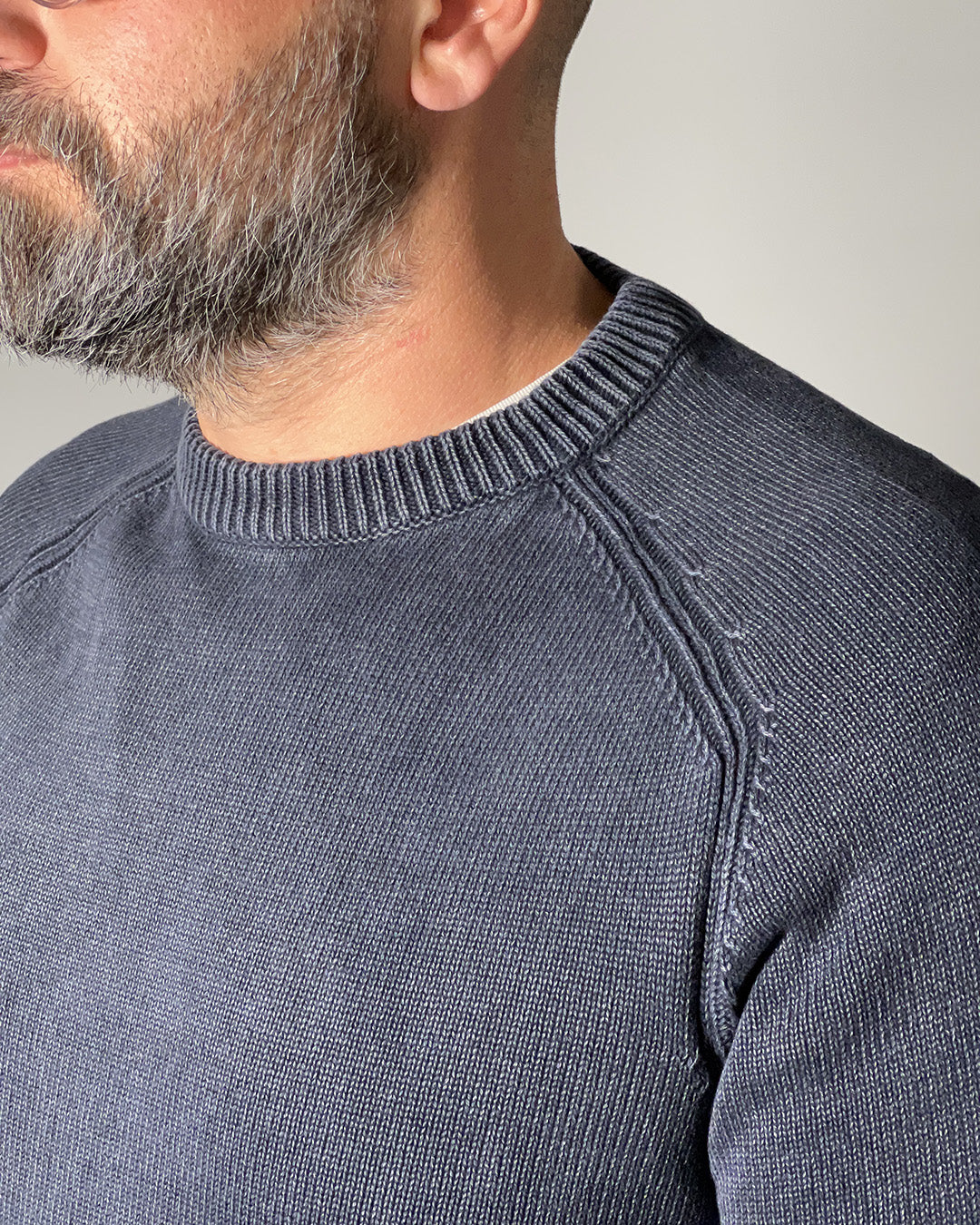 Maglione Uomo OVER/D Girocollo – Stile Pulito e Comfort Everyday