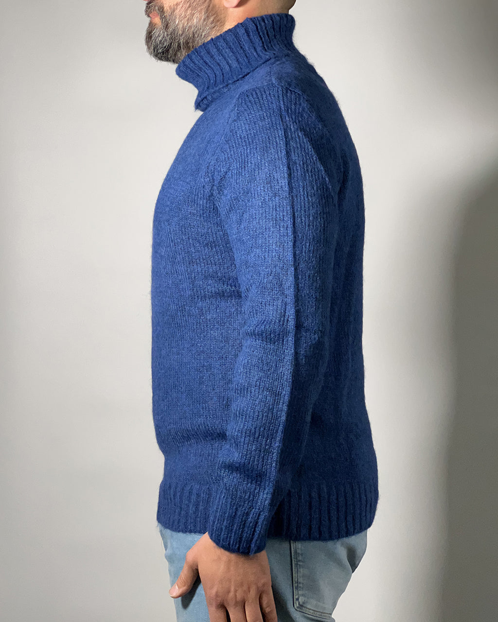 Maglione Uomo OVER/D Dolcevita – Calore, Comfort e Stile Autentico