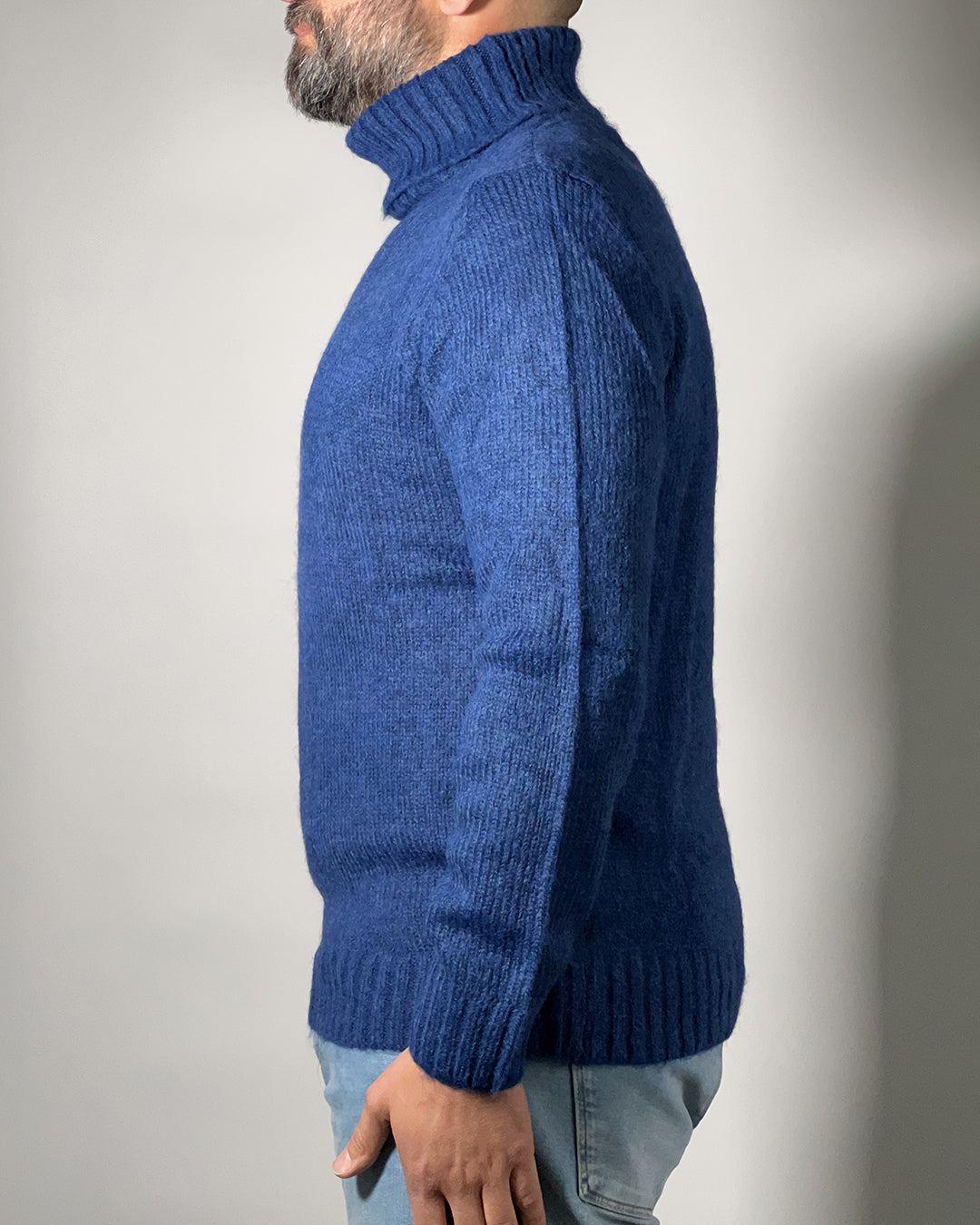 Maglione Uomo OVER/D Dolcevita – Calore, Comfort e Stile Autentico