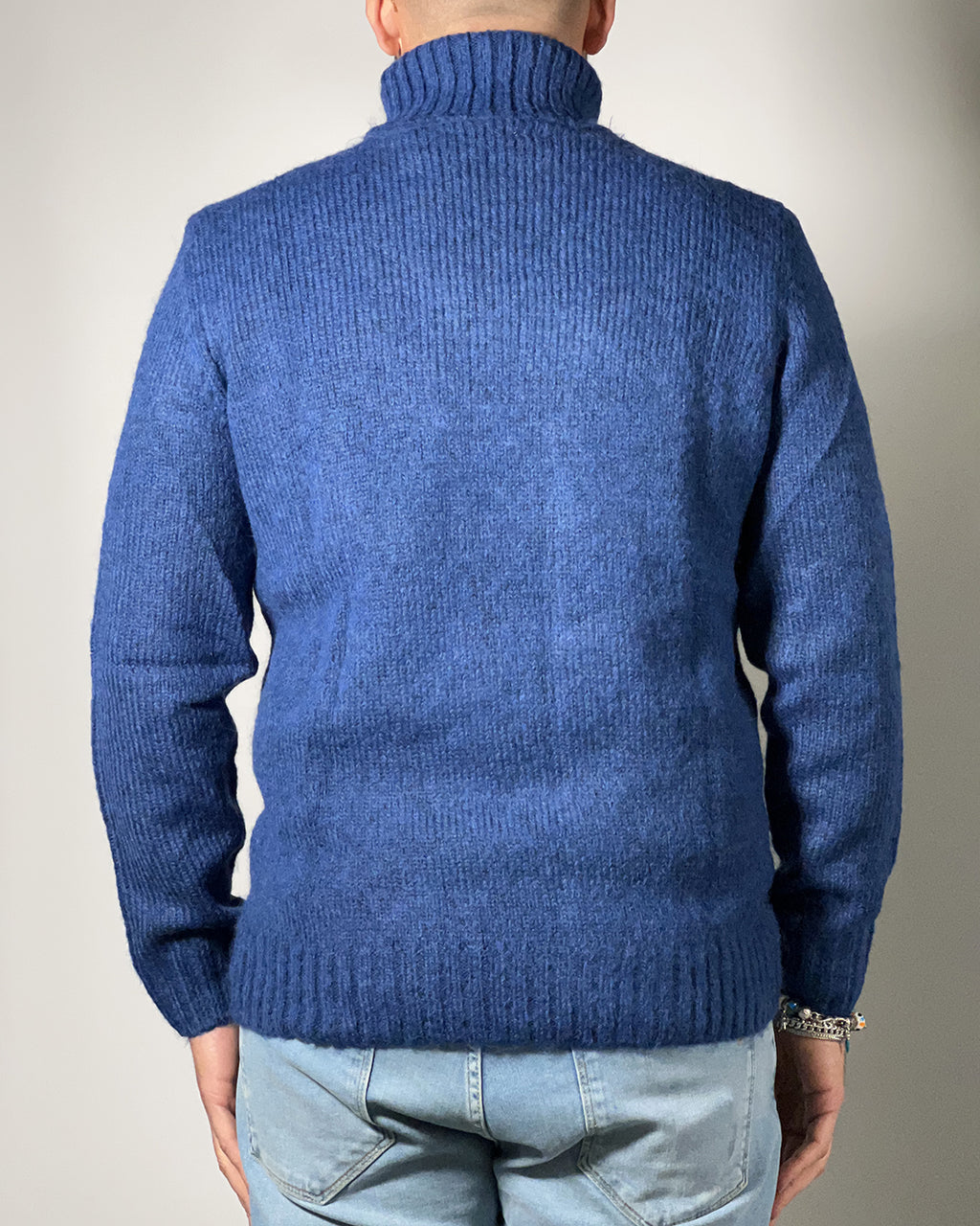 Maglione Uomo OVER/D Dolcevita – Calore, Comfort e Stile Autentico