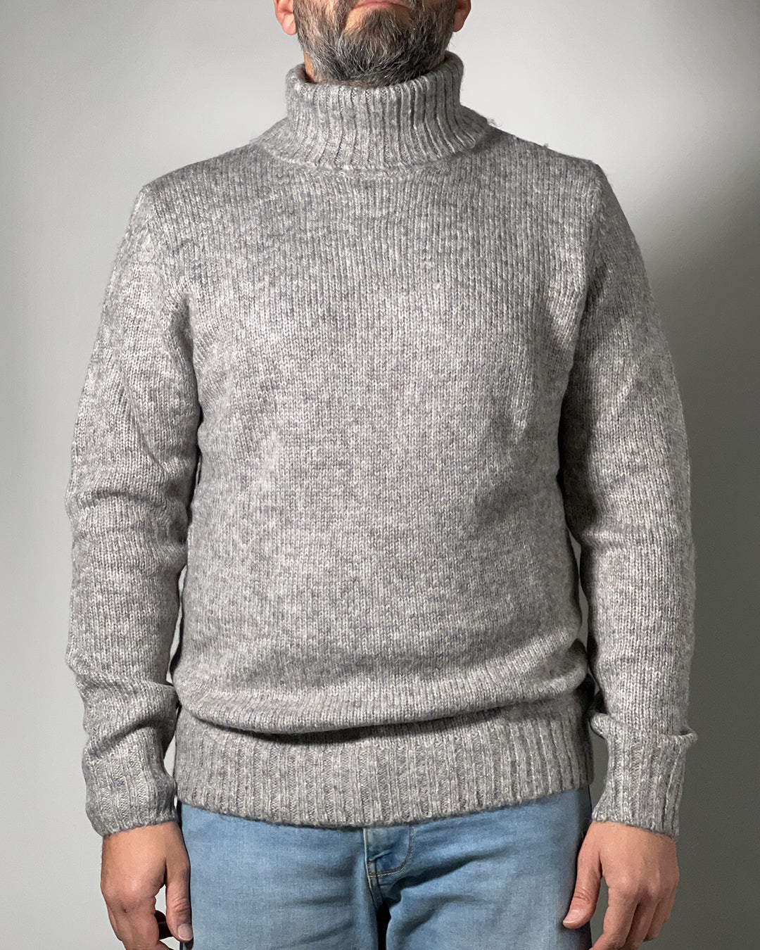 Maglione Uomo OVER/D Dolcevita – Calore, Comfort e Stile Autentico