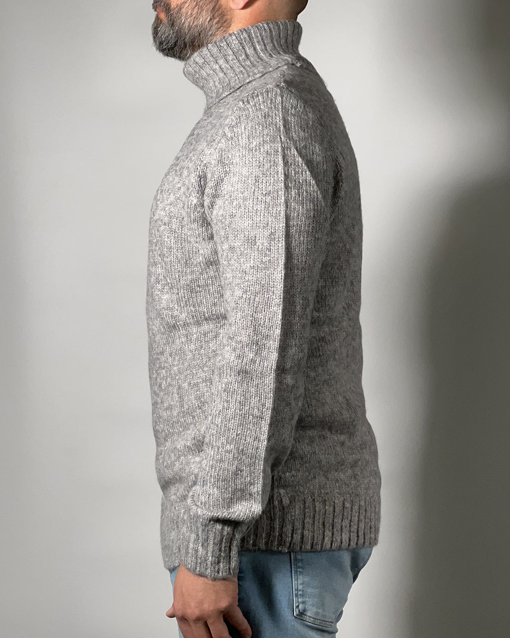 Maglione Uomo OVER/D Dolcevita – Calore, Comfort e Stile Autentico