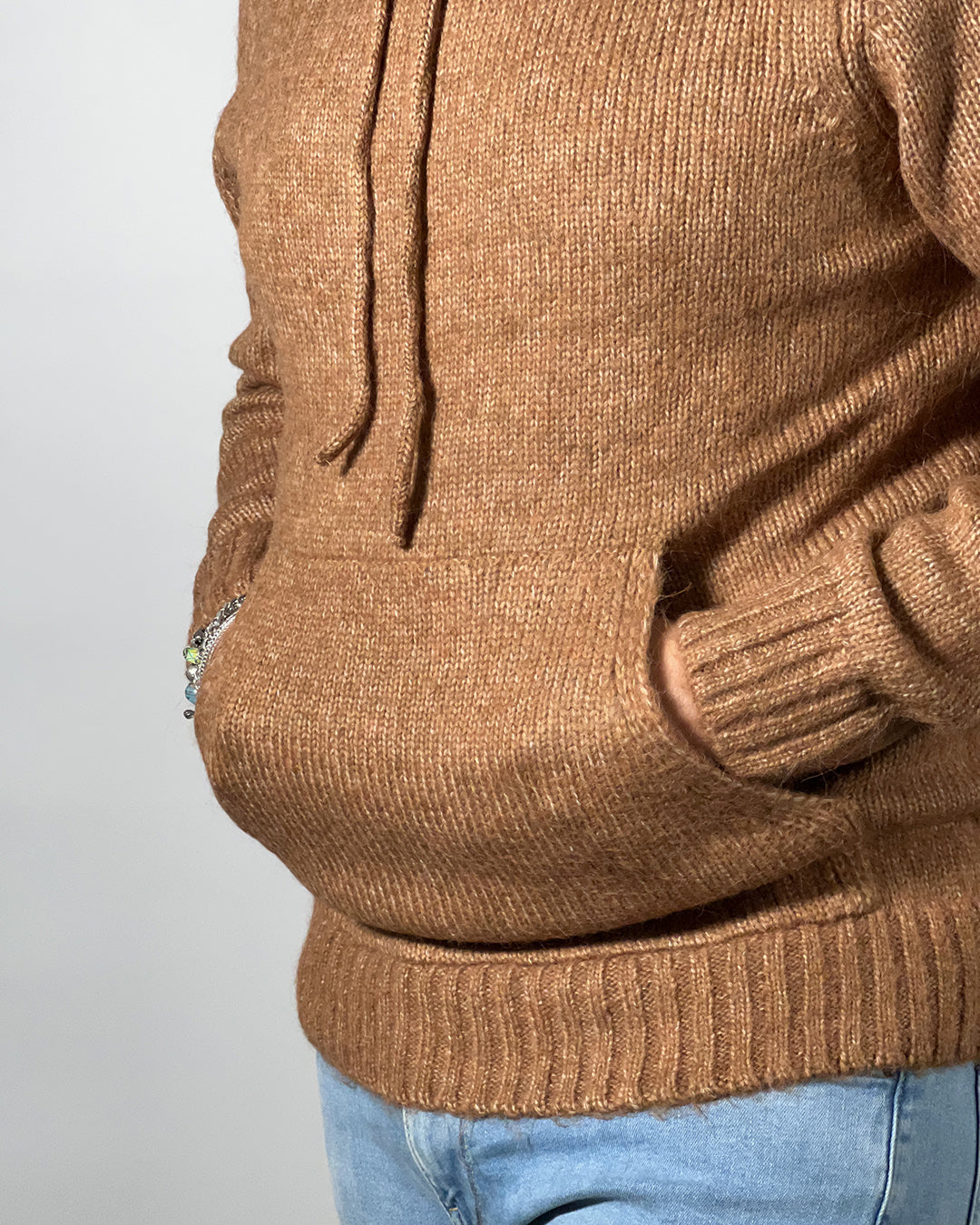 Maglione Uomo OVER/D con Cappuccio – Stile Casual e Comfort