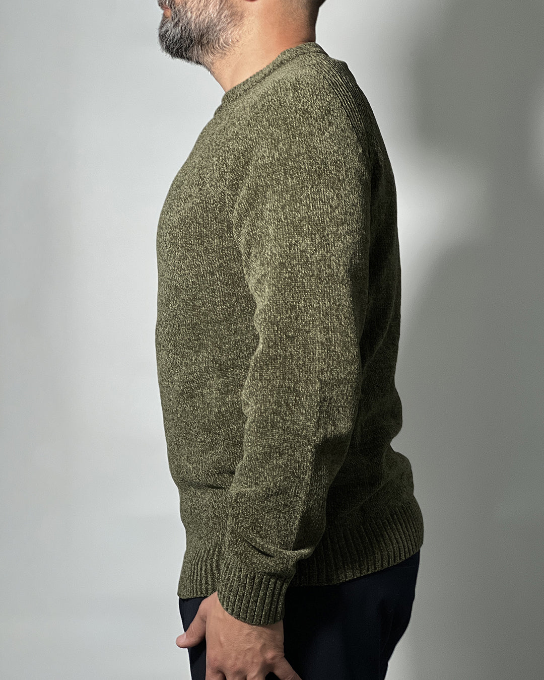 Maglione in Ciniglia OVER/D Girocollo – Stile Morbido e Comfort per la Stagione Fredda