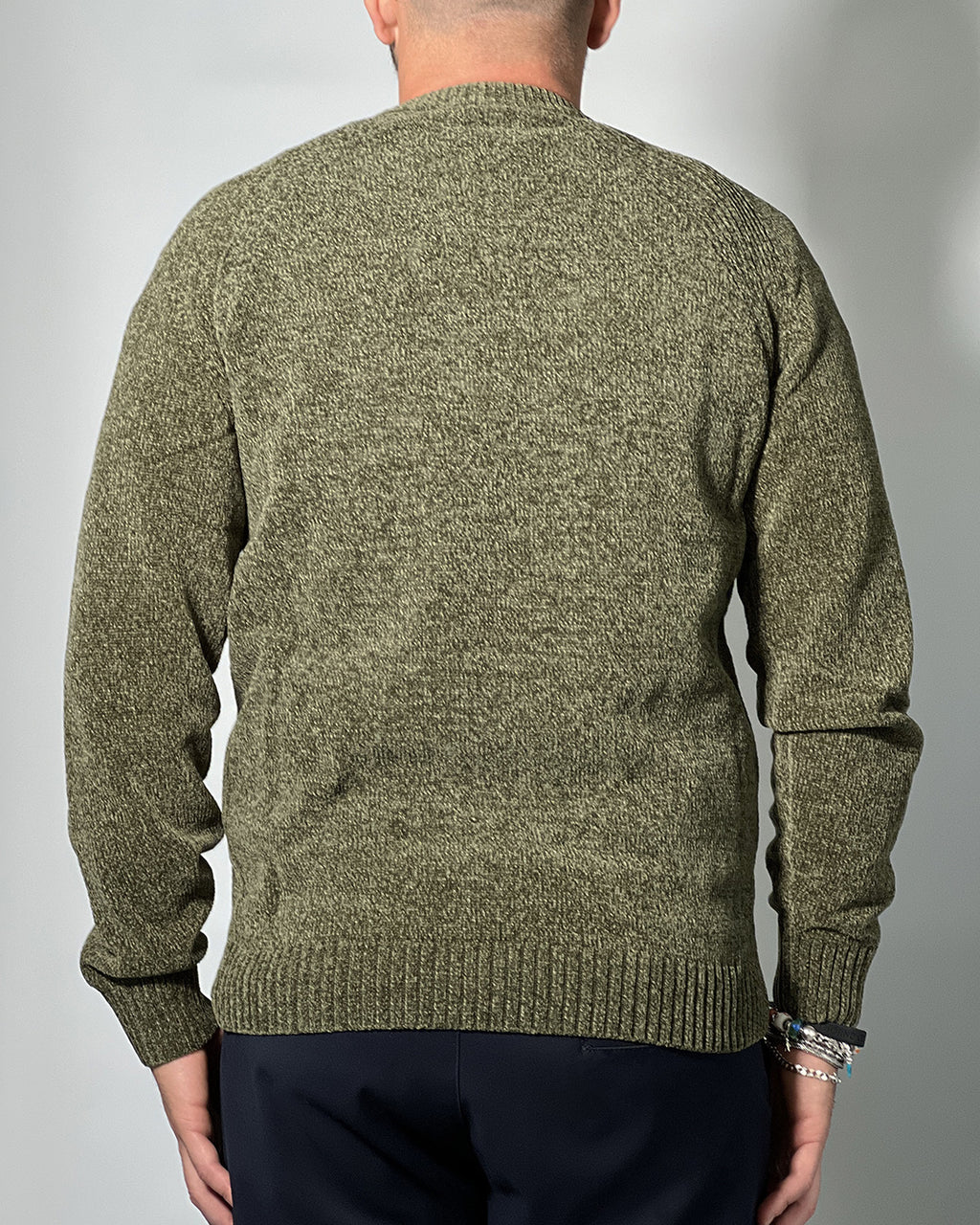 Maglione in Ciniglia OVER/D Girocollo – Stile Morbido e Comfort per la Stagione Fredda