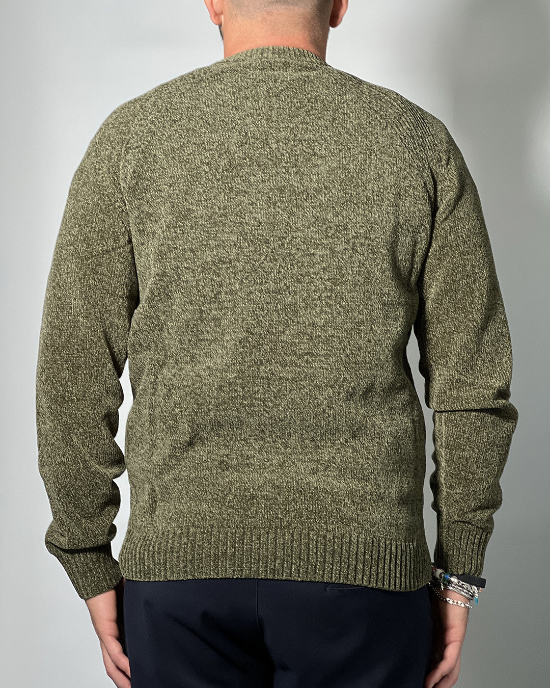 Maglione in Ciniglia OVER/D Girocollo – Stile Morbido e Comfort per la Stagione Fredda