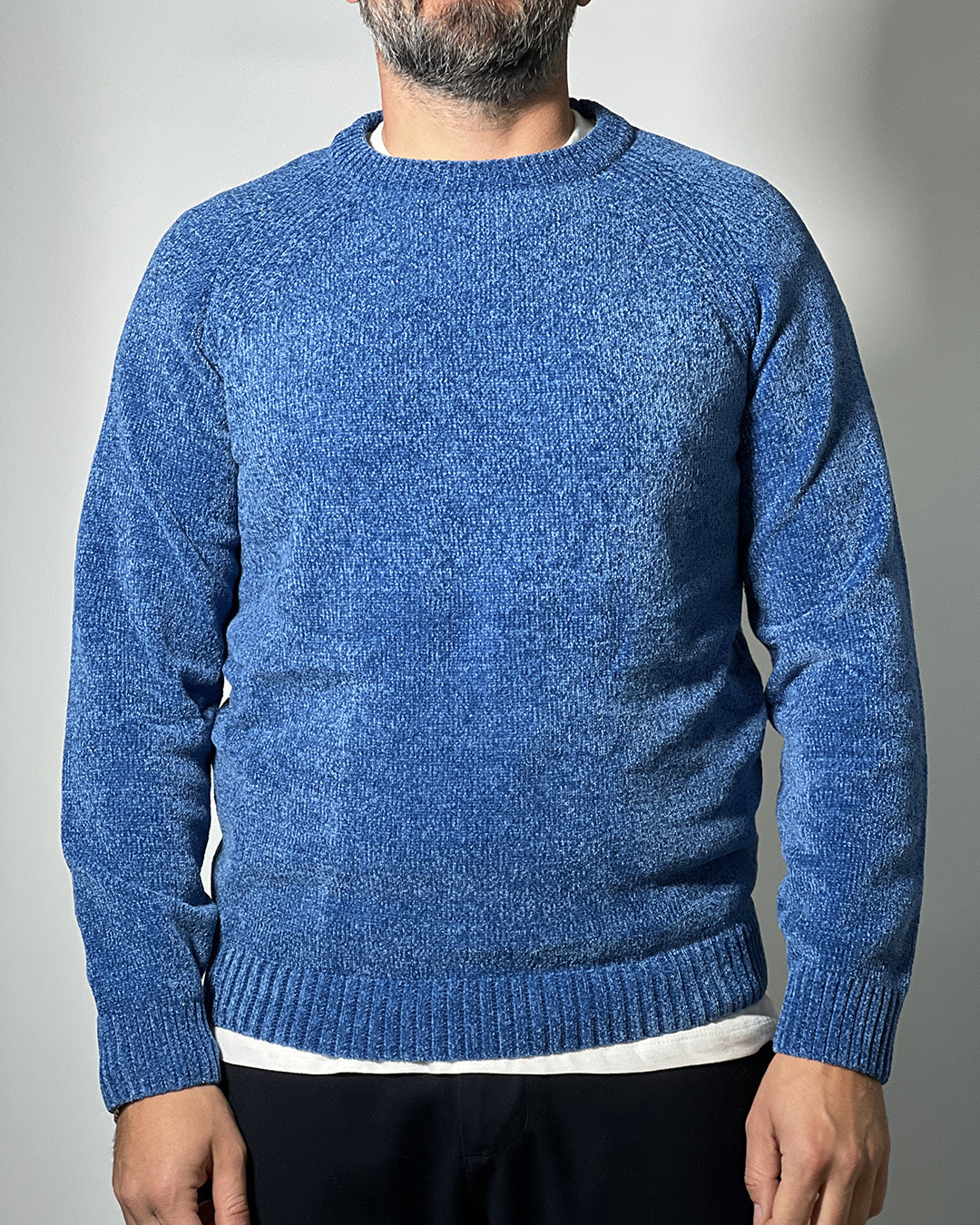 Maglione in Ciniglia OVER/D Girocollo – Stile Morbido e Comfort per la Stagione Fredda