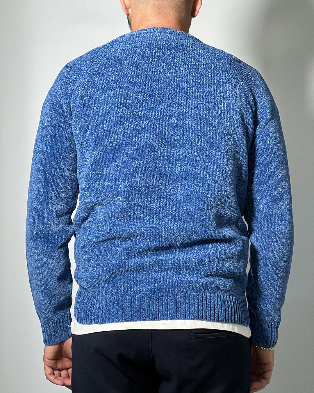 Maglione in Ciniglia OVER/D Girocollo – Stile Morbido e Comfort per la Stagione Fredda