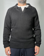 Maglione Polo OVER/D Nero – Eleganza Contemporanea e Comfort di Alta Qualità