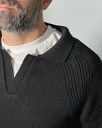 Maglione Polo OVER/D Nero – Eleganza Contemporanea e Comfort di Alta Qualità