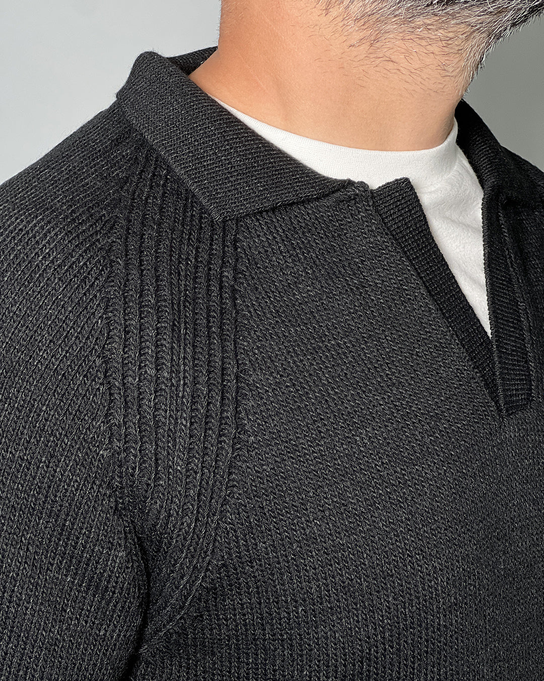 Maglione Polo OVER/D Nero – Eleganza Contemporanea e Comfort di Alta Qualità